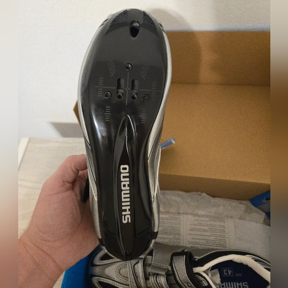Shimano SH-R077 Road Bike Shoes Size 9 Cycling Gray Silver Biking Strap EUR 43 - Picture 4 of 6